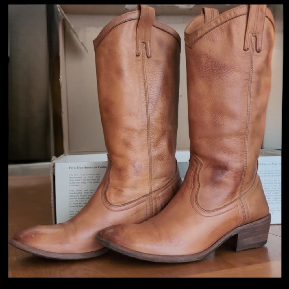 Frye Carson Boot - Picture 2 of 12